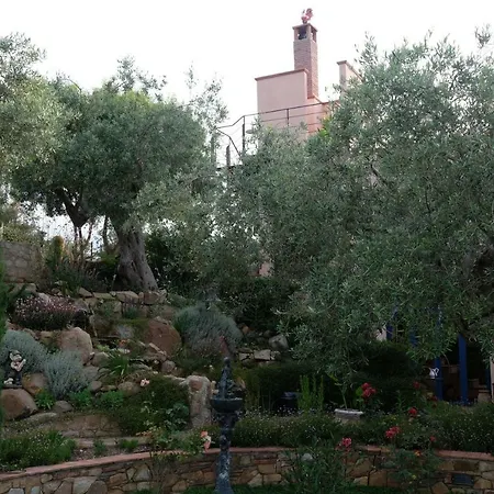 Villarose Pensión 3*